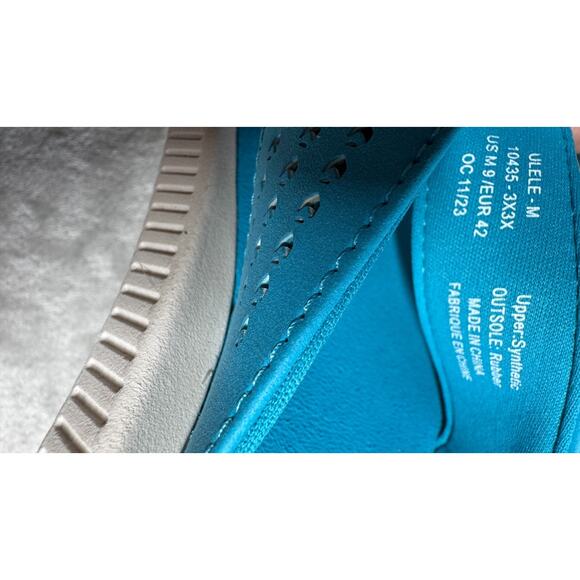 OLUKAI Ulele Flip Flop Beach Sandals Mens 9 Tropic Blue NEW Slip On Thong